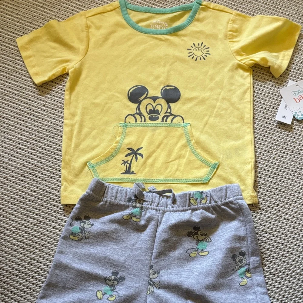 Outfit Disney baby infant boys size 24 months 69% cotton 49% polyester shorts
